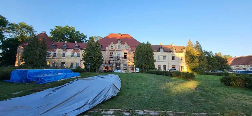 Pałac w Sztynorcie na Mazurach – zabytkowa rezydencja na trasie Mazurskiej Pętli Rowerowej