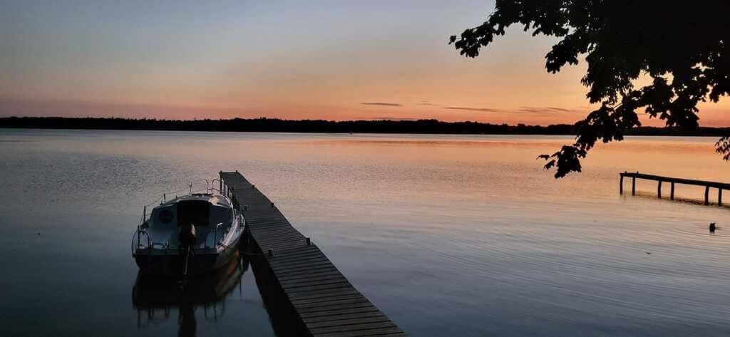 Zachód słońca nad jeziorem Mamry na Mazurach