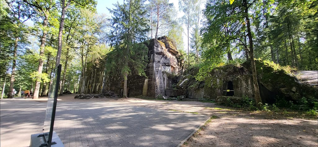 Pozostałości bunkra w Wilczym Szańcu - dawnej kwaterze głównej Hitlera w Gierłoży