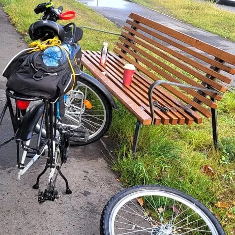 Dziennik Mazurska Pętla Rowerowa - rower po przejechaniu trasy, tuż przed wyścigiem Robinsonada w Warszawie