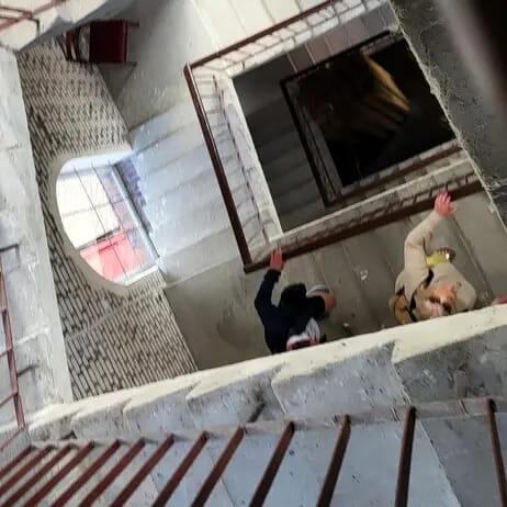 Dziennik Mazurska Pętla Rowerowa - schody w dzwonnicy przykościelnej w Mikołajkach