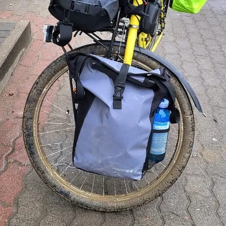 Dziennik Mazurska Pętla Rowerowa - błoto na kołach roweru podczas kwietniowej wyprawy