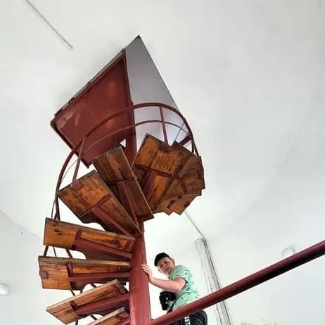 Dziennik Mazurska Pętla Rowerowa - schody na taras widokowy Wieży Bismarcka w Mrągowie