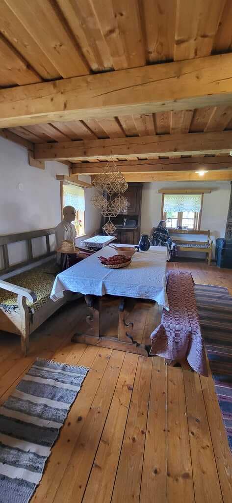 Wnętrze tradycyjnej izby w Muzeum Kultury Ludowej w Węgorzewie