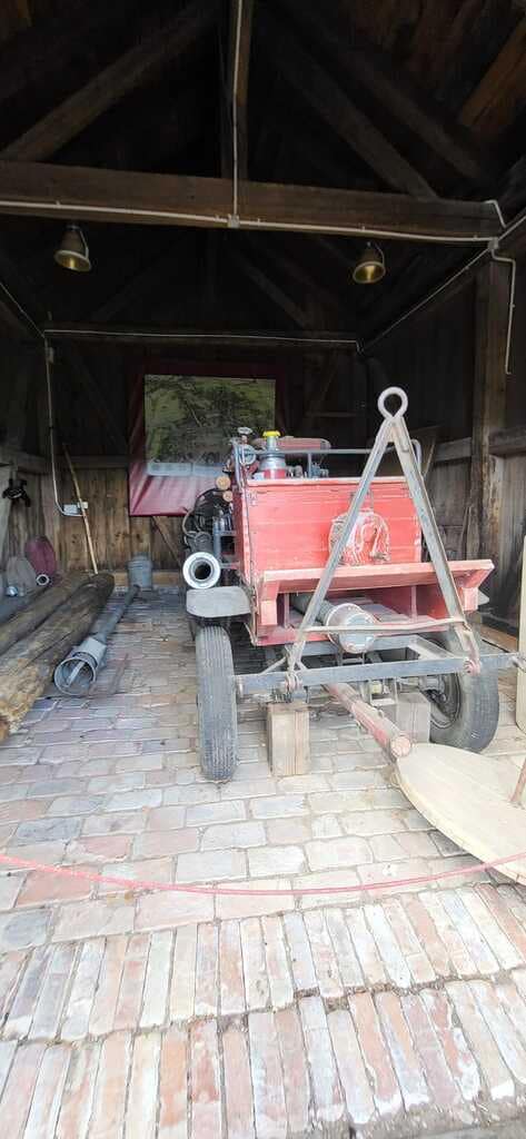 Dawna maszyna rolnicza na wystawie w Muzeum Kultury Ludowej w Węgorzewie