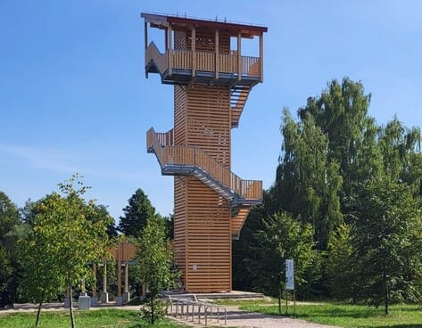 Mazurska Pętla Rowerowa 2023. Drewniana wieża widokowa w Giżycku