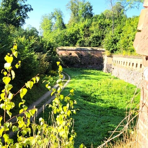 Mazurska Pętla Rowerowa 2023. Fosa i fortyfikacje Twierdzy Boyen w Giżycku