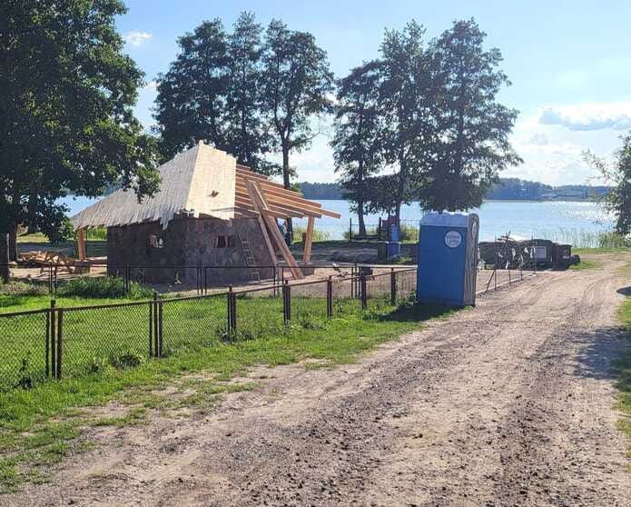 Mazurska Pętla Rowerowa 2023. Miejsce Obsługi Rowerzystów Bogacko w trakcie budowy na Mazurskiej Pętli Rowerowej